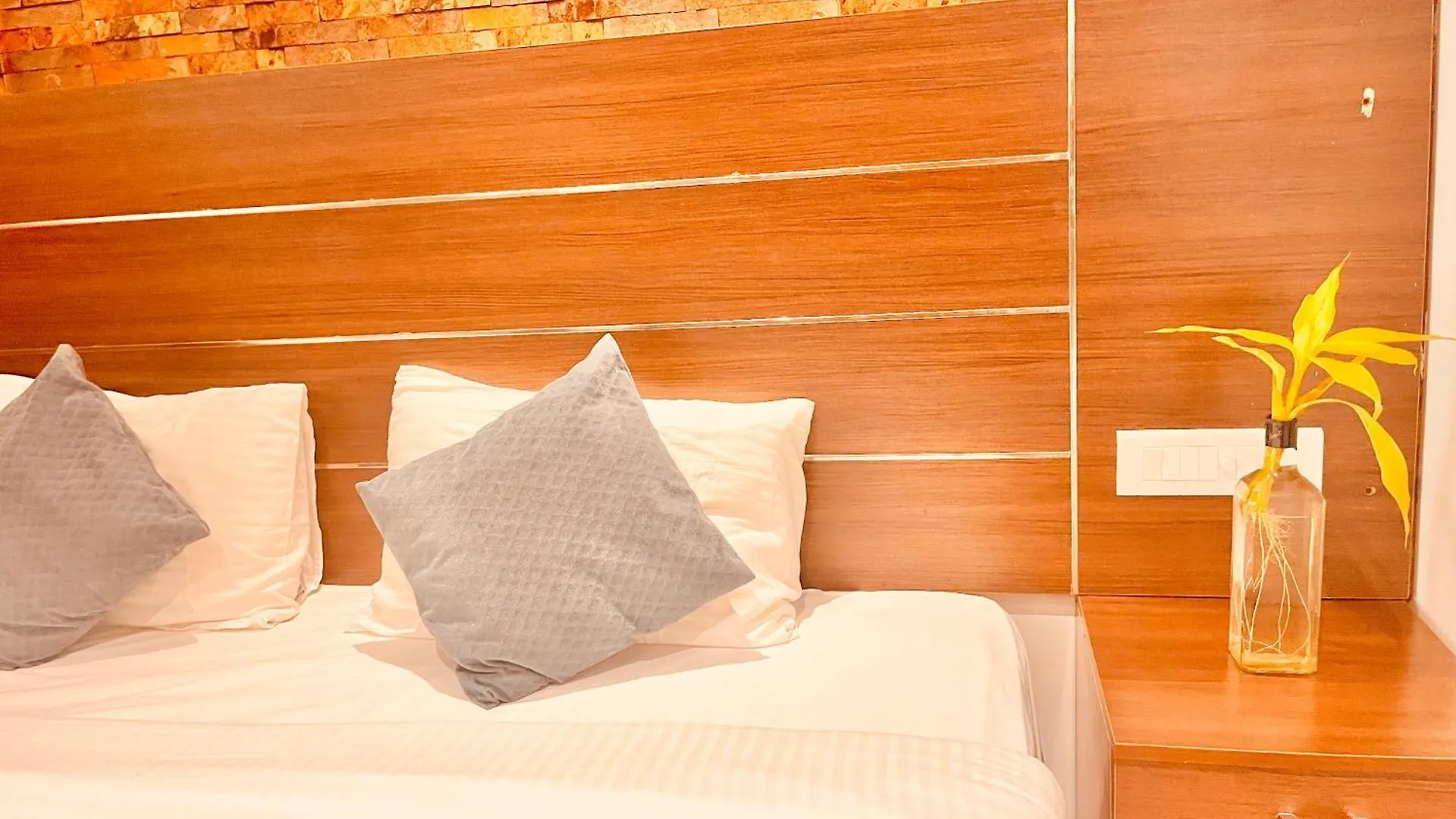 Nature Valley Farmhouse Resort By Raarees, Munnar #Lap Of Nature #Premium Rooms #Big Parking #Scenic View #Garden With Fireplace #Property Of The Year الهند