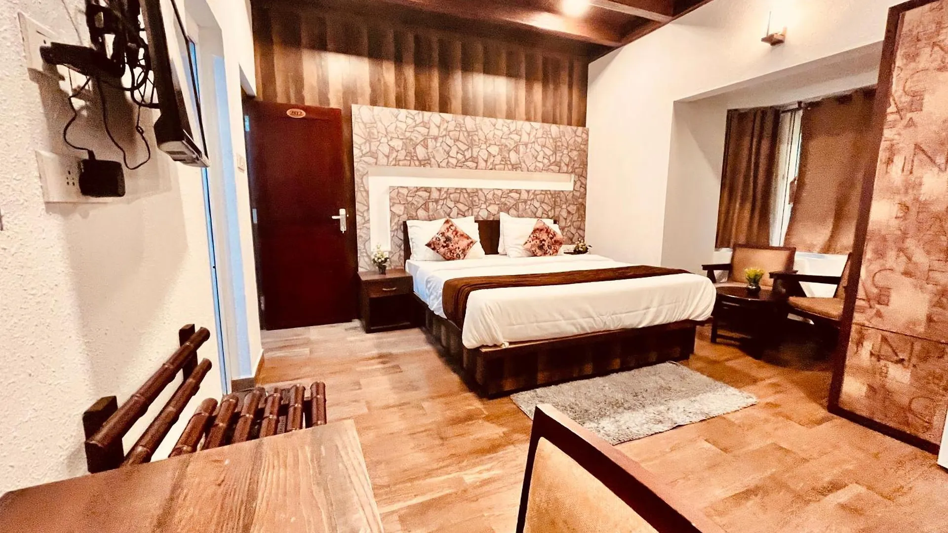 Nature Valley Farmhouse Resort By Raarees, Munnar #Lap Of Nature #Premium Rooms #Big Parking #Scenic View #Garden With Fireplace #Property Of The Year 4*,