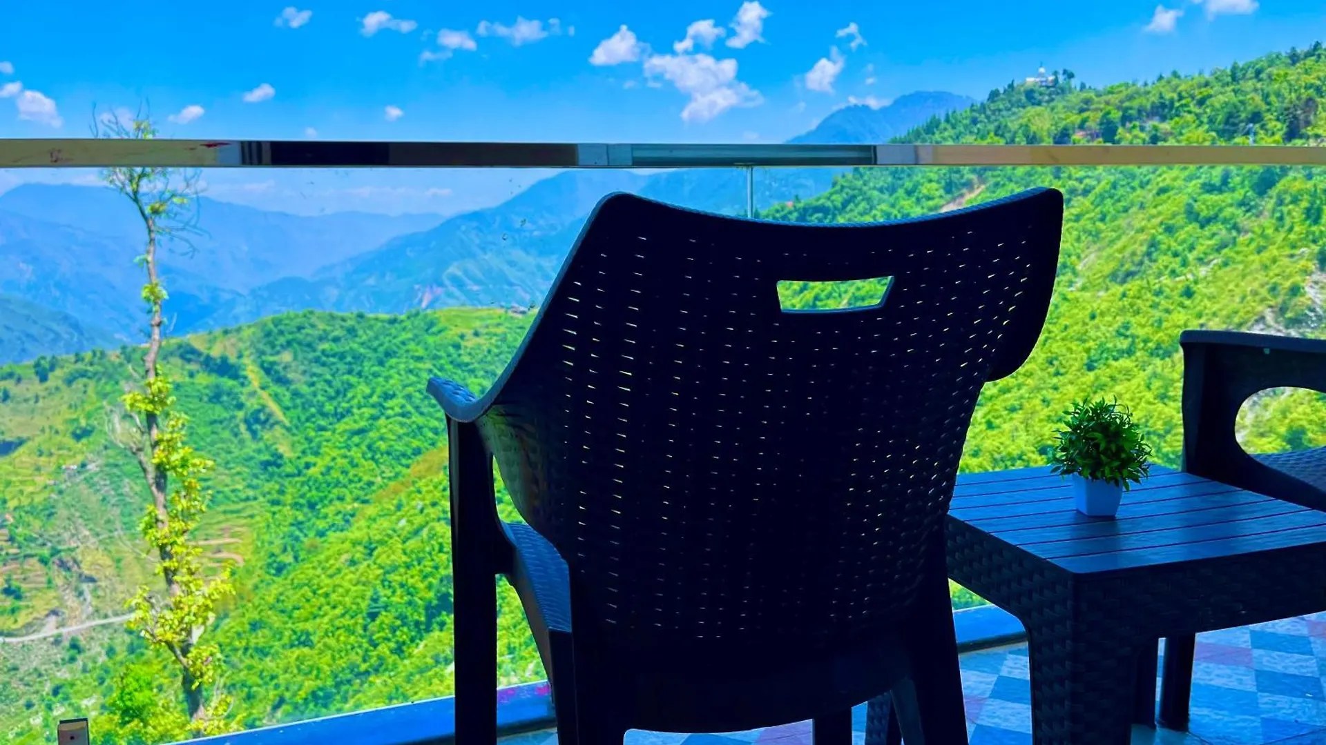 Nature Valley Farmhouse Resort By Raarees, Munnar #Lap Of Nature #Premium Rooms #Big Parking #Scenic View #Garden With Fireplace #Property Of The Year 4*,  الهند