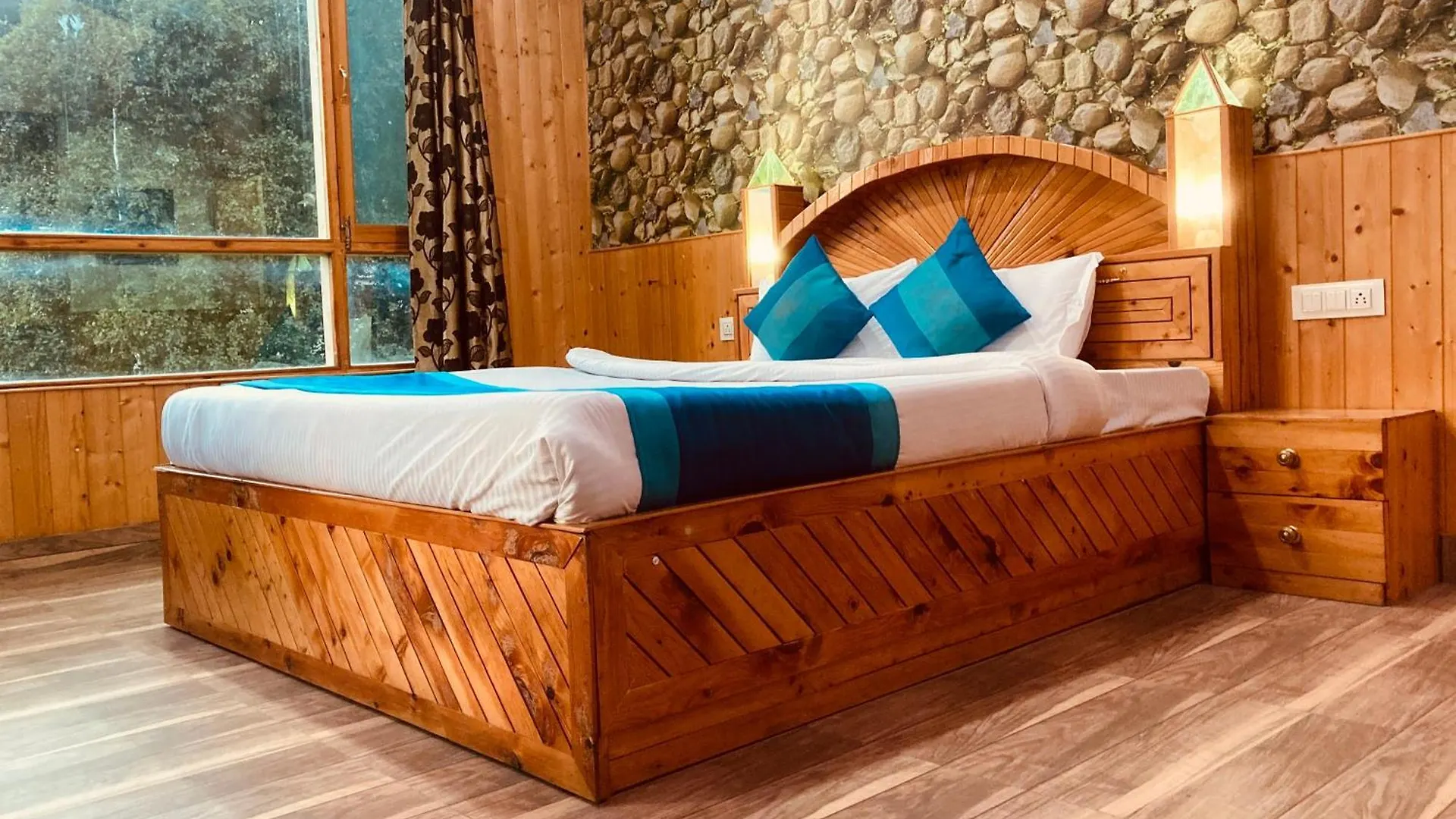 Nature Valley Farmhouse Resort By Raarees, Munnar #Lap Of Nature #Premium Rooms #Big Parking #Scenic View #Garden With Fireplace #Property Of The Year 4*,