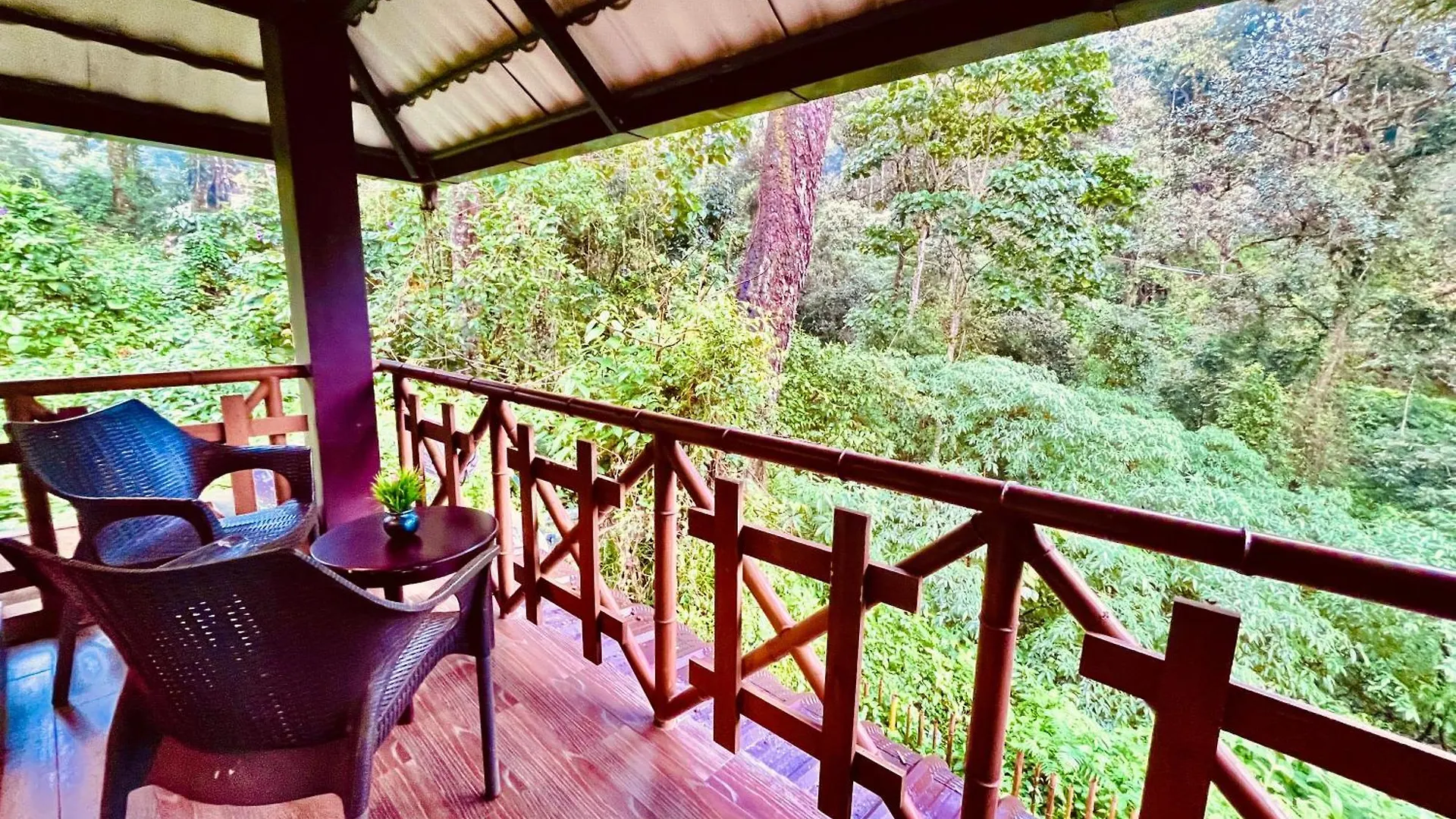 Nature Valley Farmhouse Resort By Raarees, Munnar #Lap Of Nature #Premium Rooms #Big Parking #Scenic View #Garden With Fireplace #Property Of The Year 4*,