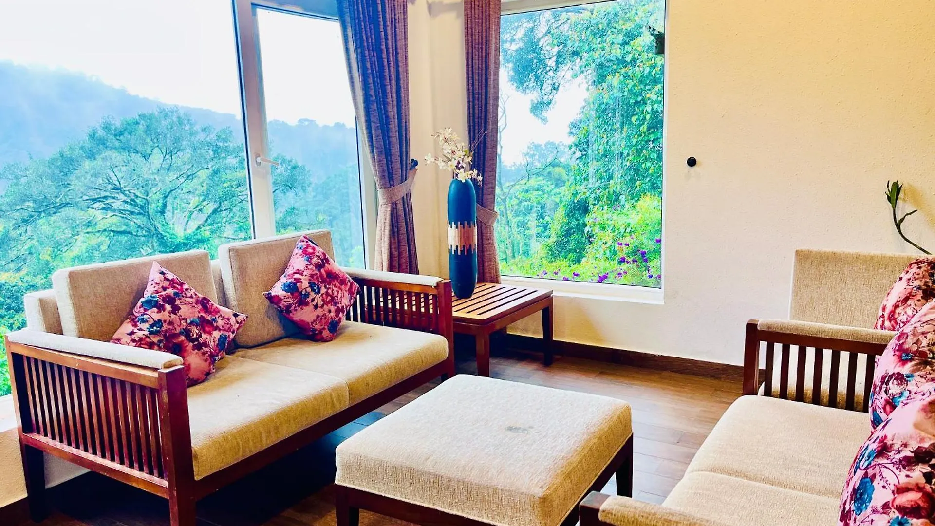 Nature Valley Farmhouse Resort By Raarees, Munnar #Lap Of Nature #Premium Rooms #Big Parking #Scenic View #Garden With Fireplace #Property Of The Year Hotel
